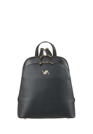 Zaino in pelle nera con tiretti delle zip dorati, pannello superiore testurizzato, manico superiore, spallacci regolabili e logo geometrico dorato frontale.