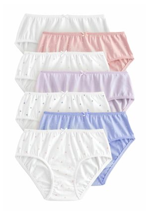 Zestaw siedmiu par bawełnianych majtek typu slip w różnych pastelowych kolorach, w kropki i serduszka, z ozdobnymi kokardkami na pasku.