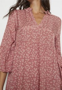 Kaffe Vapaa-ajan mekko - light red