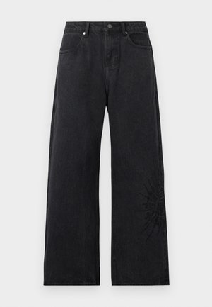 Vaqueros negros de pierna ancha con cinco bolsillos, cierre de botón y cremallera, y un discreto diseño de sol bordado cerca del dobladillo inferior en la pierna derecha.