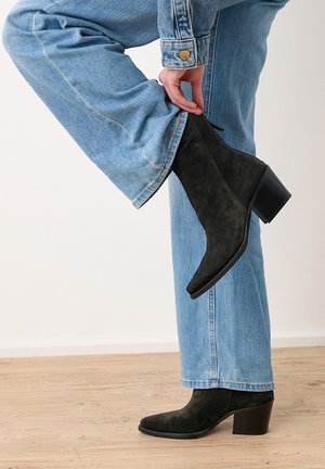 Paul Green, PAUL GREEN DAMEN - STIEFELETTEN 8316-003 SCHWARZ 42,5 - Classic ankle boots - schwarz