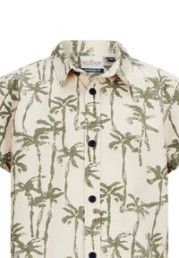 Kurzarmhemd aus hellem Beige mit grünem Palmenmuster, mit einem Button-down-Kragen und dunklen Knöpfen.