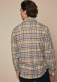 Next BRUSHED CHECKED  - REGULAR FIT - Chemise - neutral brown