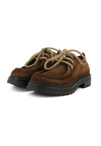 Scarpe in suede marrone con punta rotonda, suola in gomma nera spessa e lacci intrecciati. Presentano dettagli di cucitura e ritagli laterali.