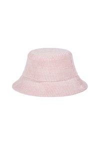Różowy kapelusz typu bucket wykonany z korduroyu, z okrągłą koroną, szerokim, opadającym rondem i teksturowanymi pionowymi paskami na całej powierzchni.