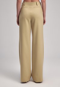 adL ANTONIA - Kalhoty - light olive