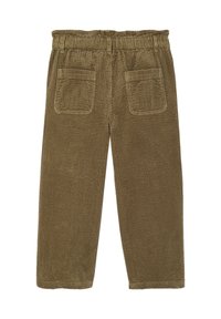 Braune Cordhosen mit elastischem Bund und zwei quadratischen Gesäßtaschen, von hinten auf einem weißen Hintergrund dargestellt.