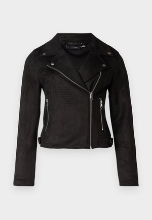 Chaqueta de motociclista negra de ante con cremallera asimétrica, cuello de presión, bolsillos con cremallera y un ajuste entallado. Textura suave y diseño corto.