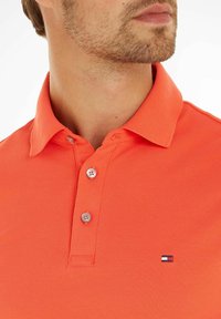 Tommy Hilfiger SLIM POLO - Polo - rost