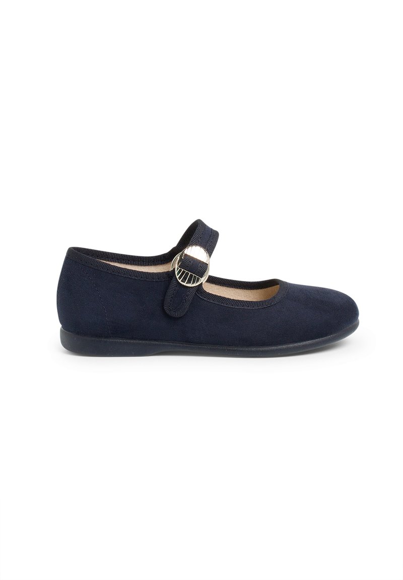 Zapato Mary Jane de ante azul marino con punta redondeada, suela plana, tirante en el tobillo y detalle de hebilla metálica circular. Acabado suave y texturizado.