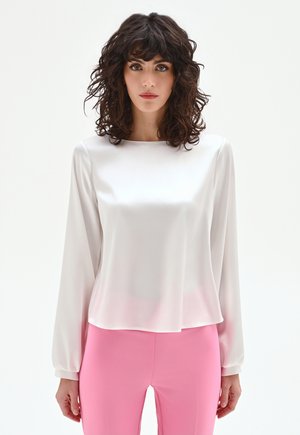CON SCOLLO A BARCHETTA - Blouse - white