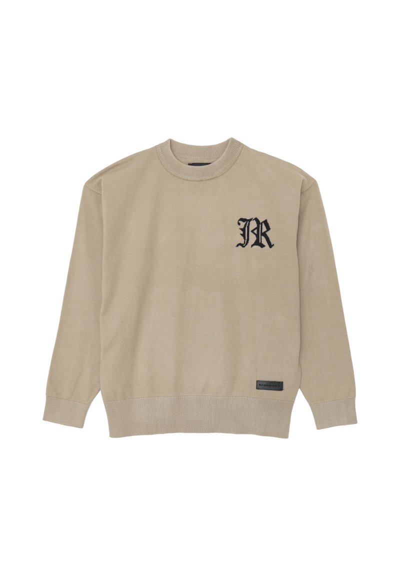 Maglione beige in maglia con maniche lunghe, colletto a girocollo e orlo a coste. Presenta una ricamo nero "JR" sul lato sinistro del petto e un patch con logo in basso.