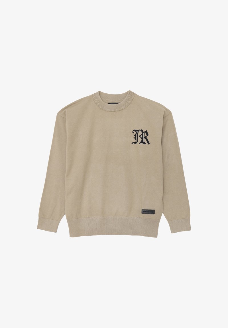 Maglione beige in maglia con maniche lunghe, colletto a girocollo e orlo a coste. Presenta una ricamo nero "JR" sul lato sinistro del petto e un patch con logo in basso.