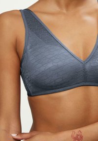 Triumph - Biustonosz z trójkątną miseczką