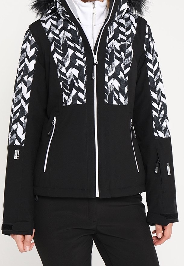 Czarna kurtka narciarska z białymi geometrycznymi wzorami na ramionach i kapturze, wykończona sztucznym futrem. Kieszenie na zamek i białe akcenty.