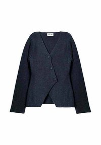 Cárdigan azul marino oscuro hecho de tela de punto, con cuello en V, mangas largas y diseño cruzado con tres botones para cierre.