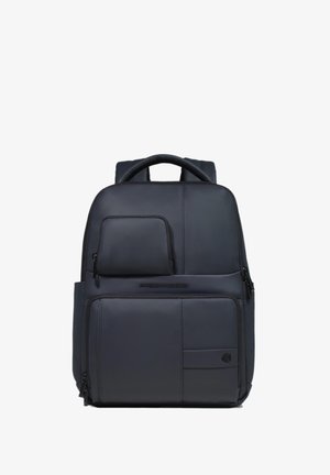 Mochila azul oscuro con un diseño elegante, múltiples bolsillos con cremallera, respaldo acolchado y correas ajustables. Hecha de material sintético liso.