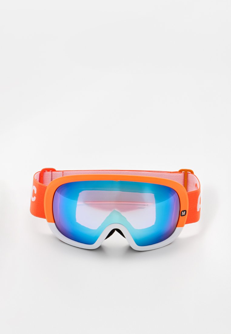 Pomarańczowe gogle narciarskie z wytrzymałą ramą, lustrzanymi niebieskimi soczewkami i regulowanym paskiem z białym logo. Gładka tekstura i aerodynamiczny kształt.