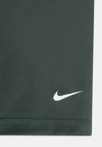 Nike Performance UNISEX - Sportske kratke hlače - vintage green/white