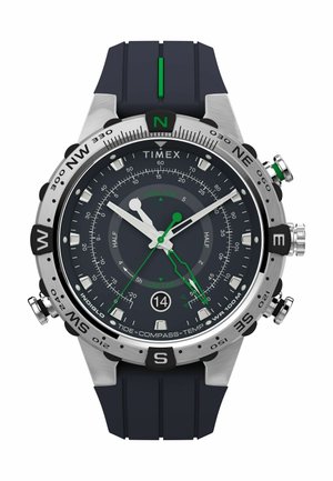 Montre analogique Timex avec cadran noir, lunette argentée marquée des directions de la boussole, bracelet noir et plusieurs aiguilles, y compris des indicateurs de marée et de température.