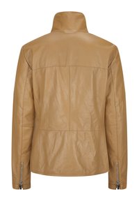 Hellbraune Lederjacke mit hohem Kragen, glatter Textur, zwei Reißverschlussmanschetten und einem einfachen, klaren Design. Keine sichtbaren Nähte.