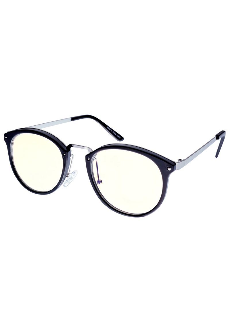 Kattögda glasögon med svarta plastbågar, silvermetallaccenter och klara linser. Har en elegant design och distinkt form.