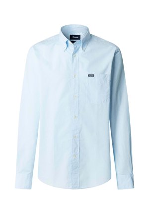 Camicia azzurro chiaro a maniche lunghe con bottoni, colletto con bottone e taschino sul petto con una piccola patch rettangolare con logo.