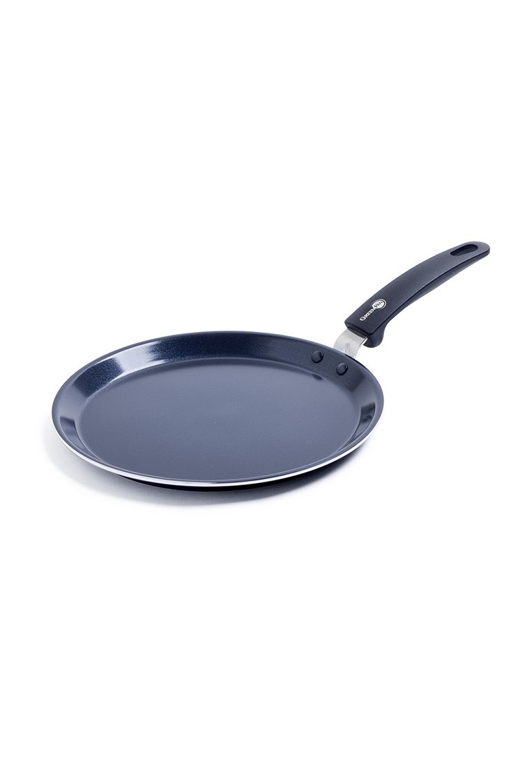 Antiaanbaklaag koekenpan met een ronde, donkerblauwe aluminium oppervlakte en een zwart plastic handvat, voorzien van een gladde textuur en een metalen rand.