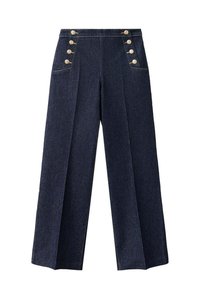 Pantalon bleu foncé à jambes larges avec plis à l'avant et deux séries de trois boutons dorés décoratifs près de la taille de chaque côté.