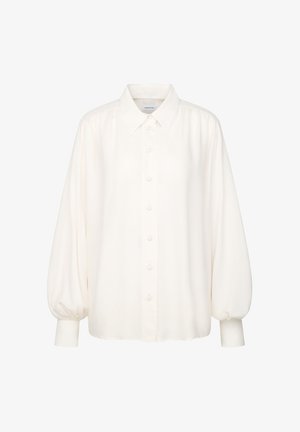 Weiße Bluse mit langen Ärmeln, spitzem Kragen, durchgehender Knopfleiste und gerafften Manschetten, die einen Puffärmel-Effekt erzeugen.