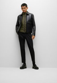 BOSS Colete - open green thirtyseven