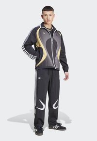adidas Originals ADIDAS NTS RADIO CARGO - Treniņtērpa apakšdaļas - black