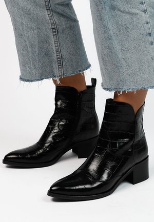 Classic ankle boots - black