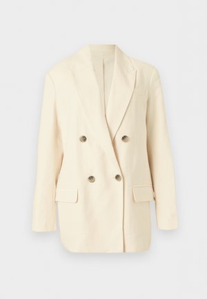 Kreemjas topeltpitsiga bleiser sälkkragiga, nelja metallnupuga, pikkade varrukatega ja kahe esiosa põhitaskuga ühtlasel taustal.