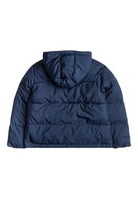 Giacca a vento blu navy con cappuccio, caratterizzata da una texture trapuntata e cuciture orizzontali. Tessuto liscio con una finitura leggermente lucida.