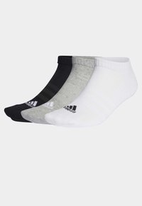 Drei Paar Knöchelsocken: schwarz mit gestreiftem Muster, hellgrau und weiß. Jede Socke hat gerippte Bündchen und trägt das Adidas-Logo.