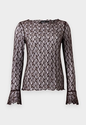 Brun blonde langermet topp med bølgekant og klokkeformede ermer. Stoffet har et blomsterdesign med intrikate detaljer.