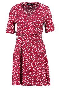 Rotes Blumenkleid mit Wickeldesign, kurzen Puffärmeln, einem V-Ausschnitt und einem ausgestellt Rock. Hergestellt aus leichtem Stoff mit einer weichen Textur.