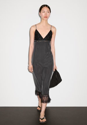 MIDI WITH DETAIL - Robe de soirée - grey