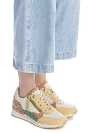 Refresh, ZAPATILLA DE MUJER PLANO - Zapatillas - amarillo