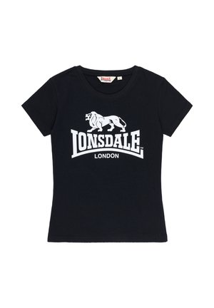 Sort T-shirt med korte ærmer med hvidt Lonsdale London-logo og en løvegrafik i midten af brystet.