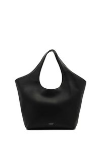 Svart läder tote-väska med en slät textur och öppen topp. Har en stor öppning och subtil branding vid botten.