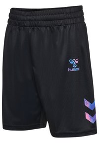 Svarta träningsshorts gjorda av ett mjukt tyg, med en färgglad logotyp och en gradient chevrondesign på ena sidan. Elastiskt midjeband.