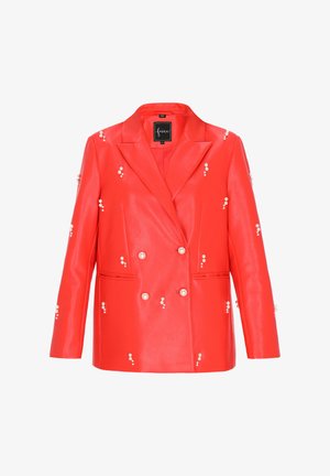 Czerwony żakiet dwurzędowy z sztucznej skóry z perłowymi zdobieniami, z klapami i dwoma przednimi kieszeniami. Gładka faktura i dopasowany kształt.