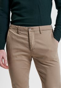 Gianni Lupo TAHOMA - Chino - camel