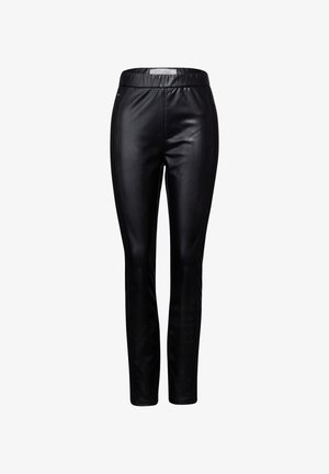 Musta nahkahousut, joissa on tumma ja tiukka muotoilu, leveä vyötärö ja ei näkyviä kiinnittimiä, mikä korostaa sileää pintaa.