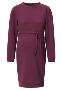 Vestido de maternidad en púrpura oscuro con tejido texturizado, mangas largas, cuello redondo y un cinturón a juego en la cintura.