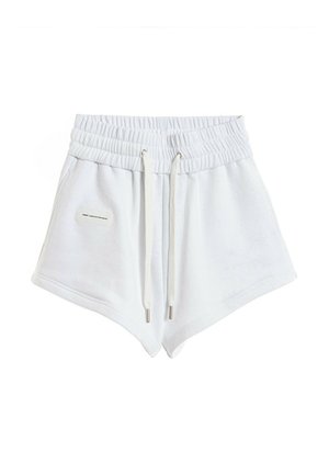 Pantalones cortos blancos de cintura alta con cintura elástica, cordones, bolsillos laterales y una pequeña etiqueta rectangular en el muslo izquierdo.