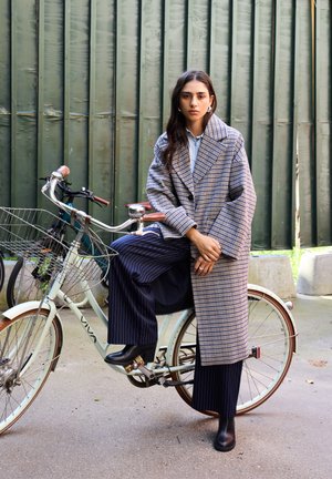 ICHI IHEMMALU - Klassischer Mantel - dark navy multi check