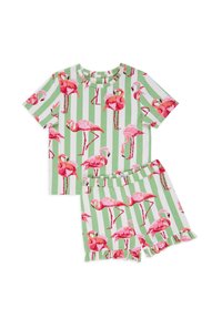 Conjunto de camisa de manga corta y pantalones cortos en rayas verdes y blancas, con estampado de flamencos rosas y un dobladillo con volantes en los pantalones cortos. Material de algodón.